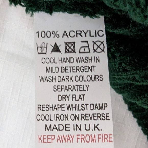 I Saw it First Cropped Dark Green Sweater - Picture 3 of 3